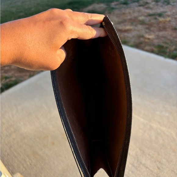 Louis Vuitton vintage toiletry pouch 26 - Picture 6 of 8